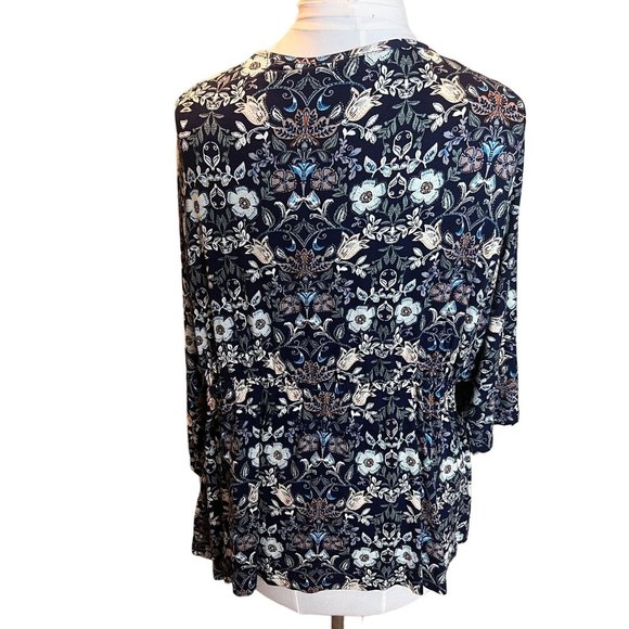 Chicwe Size 1X Open Front V Neck Blouse Blue Floral Stretchy Asymetrical Hem NWT - Picture 6 of 10